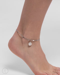 Paparazzi - Blossoming Breeze - White Anklet