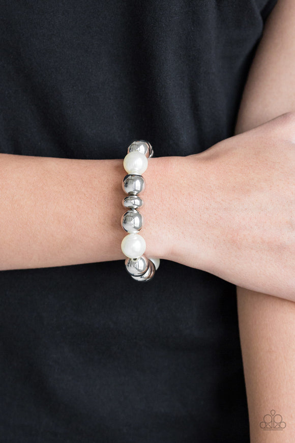 Paparazzi - Upper Manhattan - White & Silver Pearl Bracelet