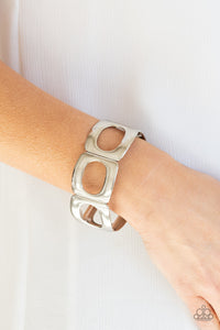 Paparazzi - In OVAL Your Head - Silver Stretch Bracelet