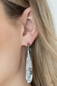 Paparazzi - Pursuing The Plumes - Black Earrings