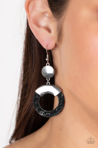 Paparazzi - ENTRADA at Your Own Risk - Black Earrings