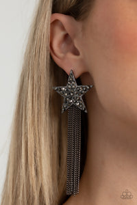 Paparazzi - Superstar Solo - Black Star Earrings