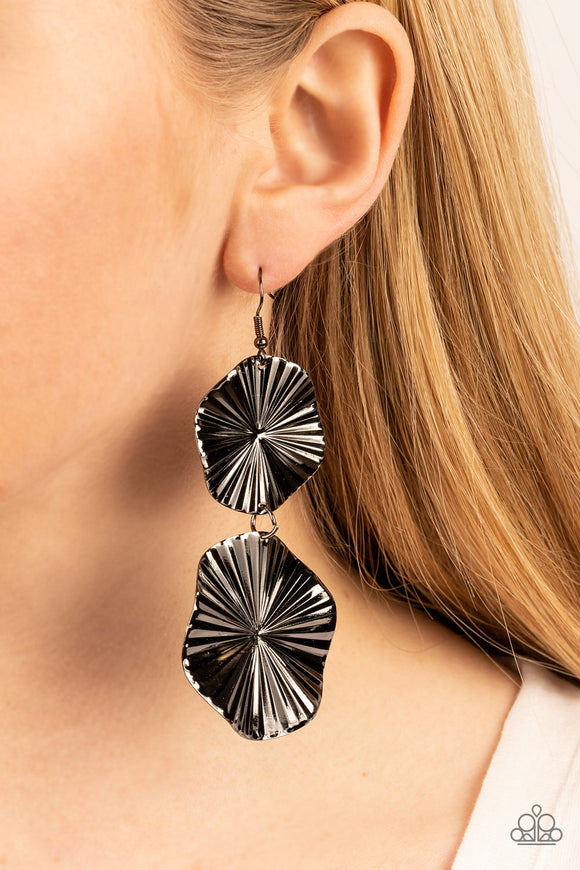 Paparazzi - In Your Wildest FAN-tasy - Black Statement Earrings