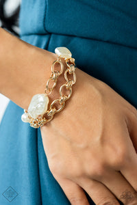 Paparazzi - Seaside Sojourn - Gold/Pearl Bracelet