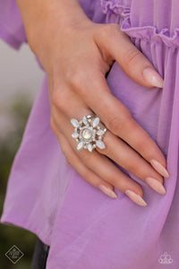 Paparazzi - A Summer Spell - Green Opalescent Ring